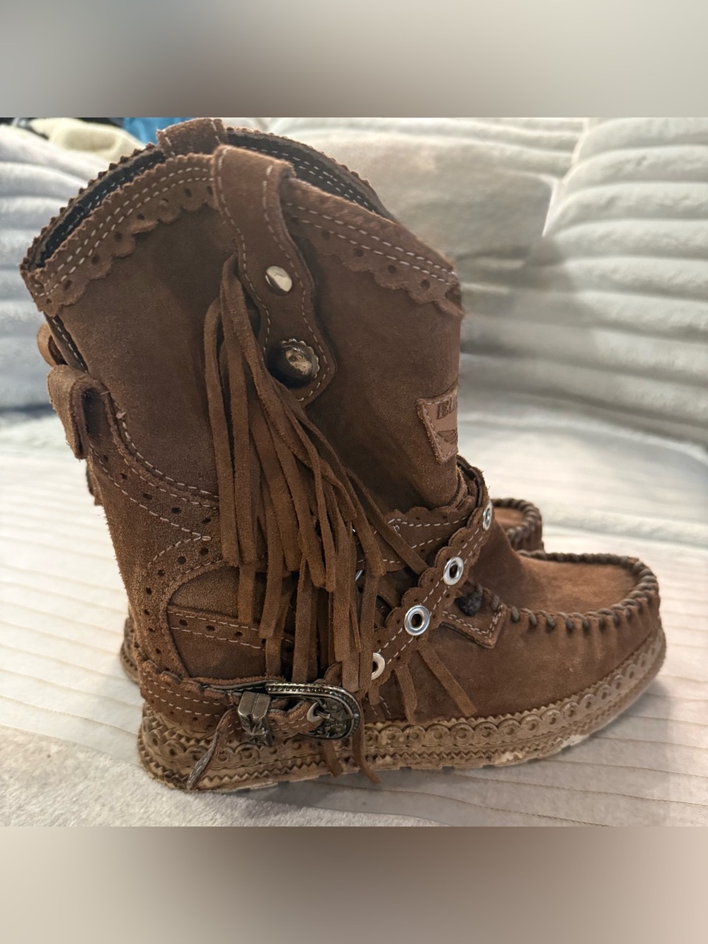 LIKE NEW- El Vaquero Arya Brown Suede Fringe Moccasin Boots. WORN ONCE. Size 37 - Picture 2 of 5